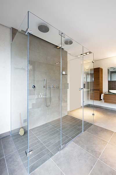 Dusche mit ESG Weißglas als Duschglas