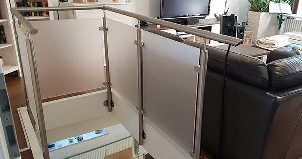 Treppengeländer satiniertes Acrylglas Treppengeländer satiniertes Acrylglas