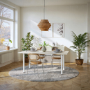 Tisch mit rechteckiger Tischplatte auf runden Metalltischbeinen 710 x 60 mm