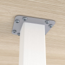 Tisch mit rechteckiger Tischplatte auf eckigen Holztischbeinen 710 x 50 mm