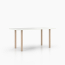 Tisch mit rechteckiger Tischplatte auf eckigen Holztischbeinen 710 x 50 mm
